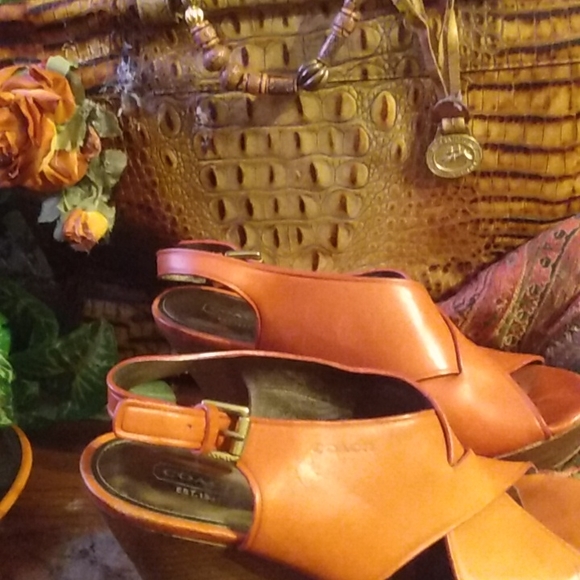 Coral Coach wedges size 8 - Picture 8 of 11